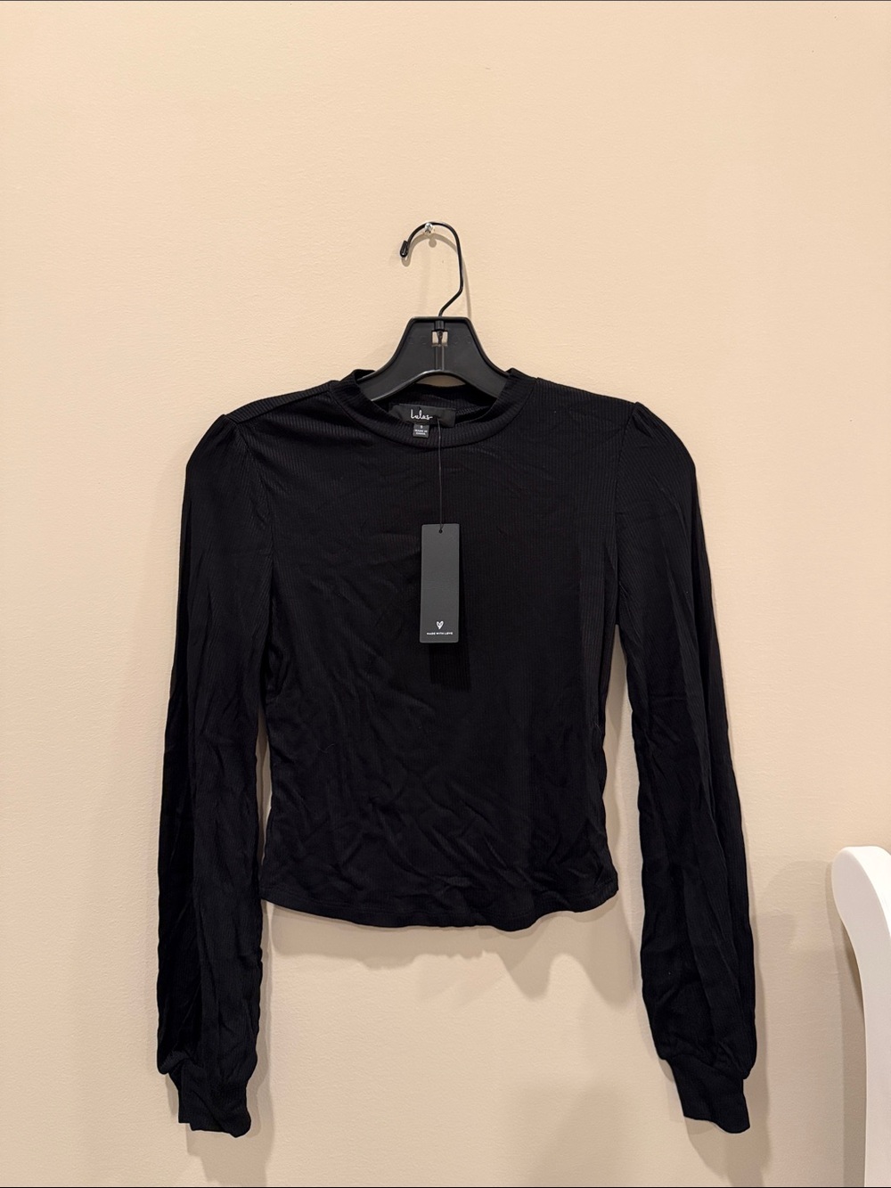 Lulu's Black Long-Sleeve Ribbed Top with Puff Shoulders